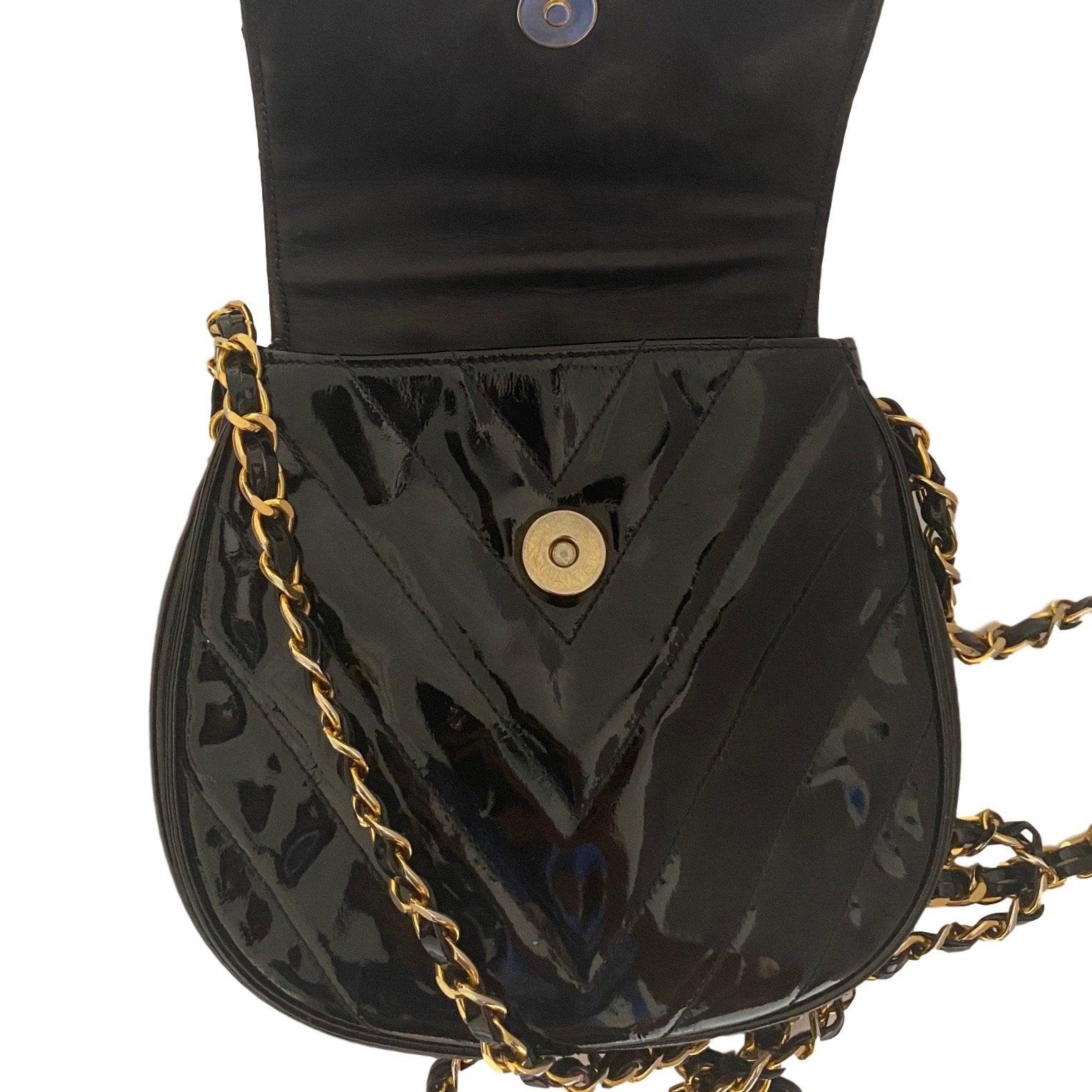 Chanel Black Patent Chevron Mini Chain Bag - Image 6