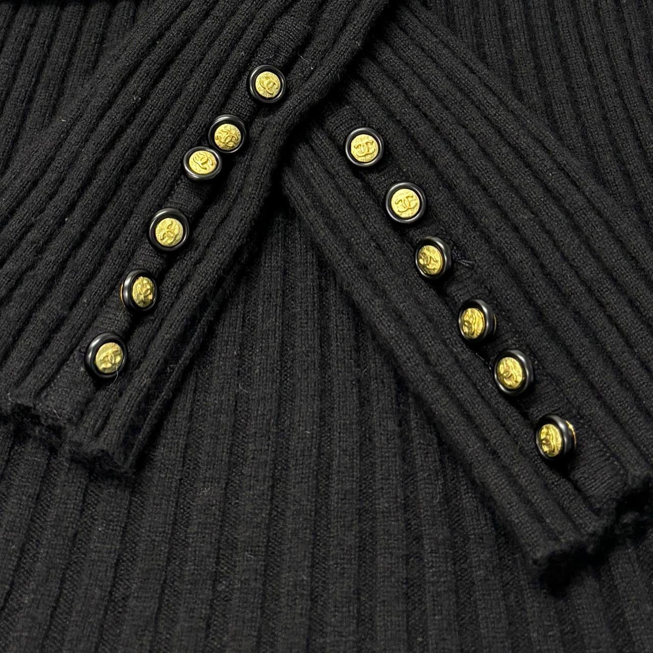 Chanel Black Ribbed 1994 Fur Logo Dress - Image 4
