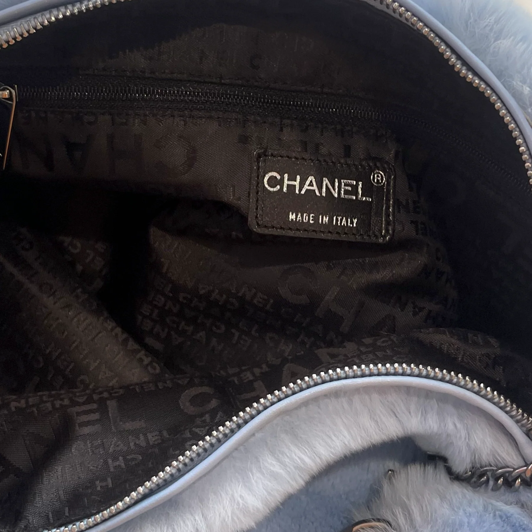 Chanel Blue Fur Chain Bag - Image 3