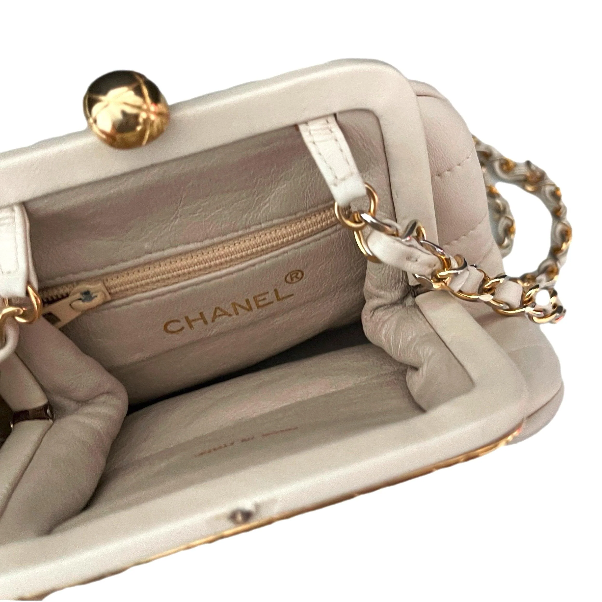 Chanel Cream Logo Kisslock Chain Bag - Image 4