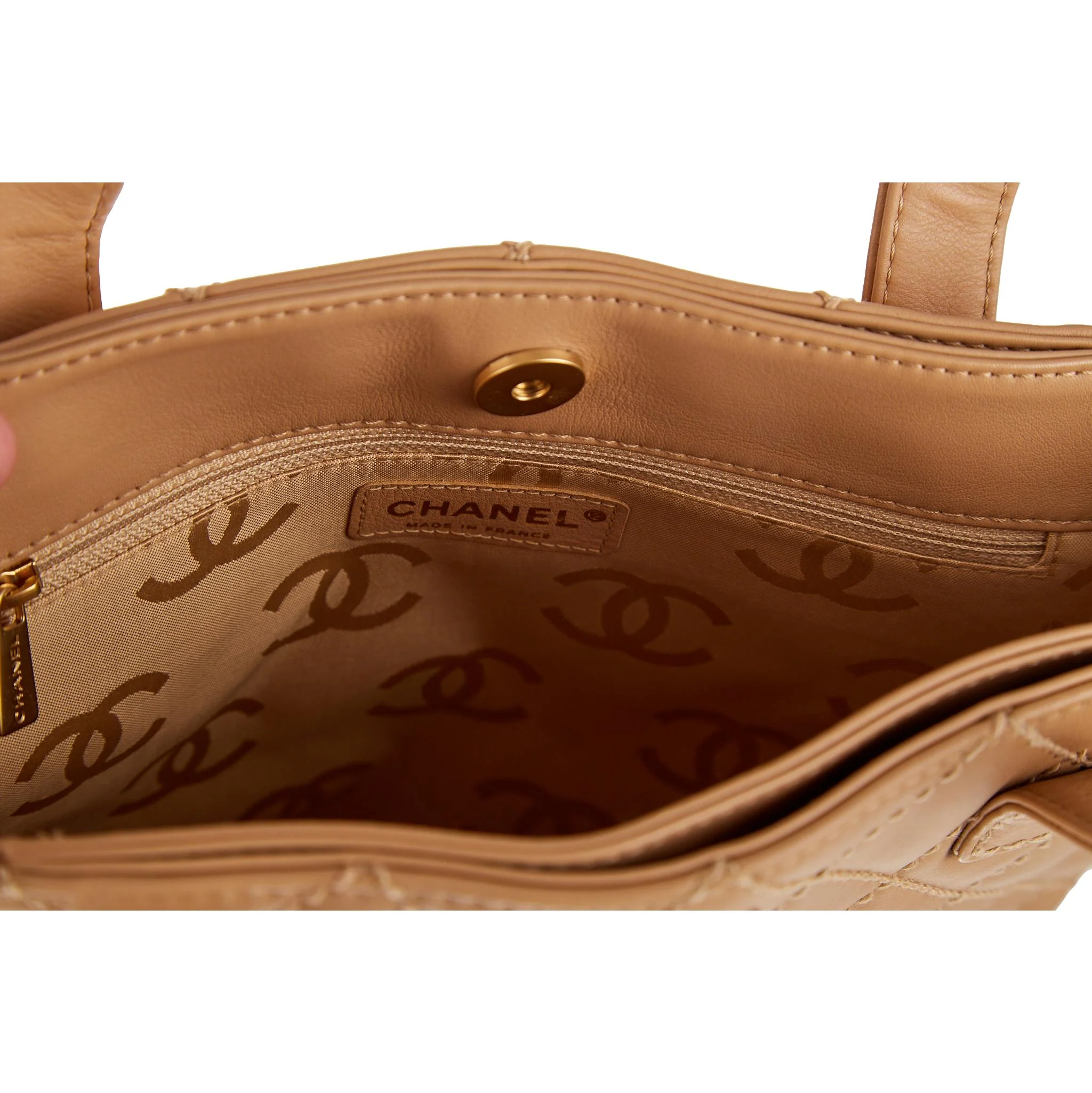 Chanel Nude Wild Stitch Logo Shoulder Bag - Image 4