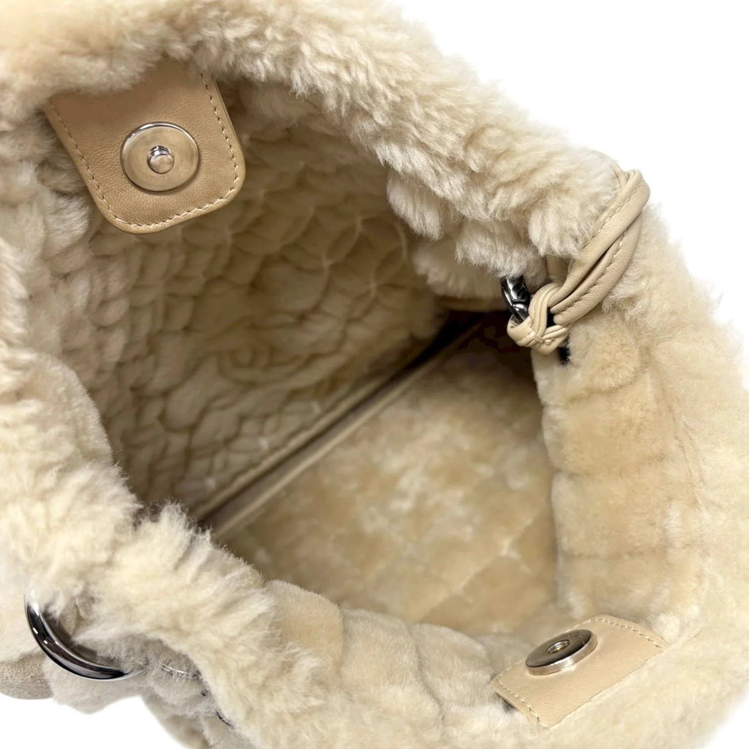 Chanel Tan Shearling Chain Shoulder Bag - Image 3