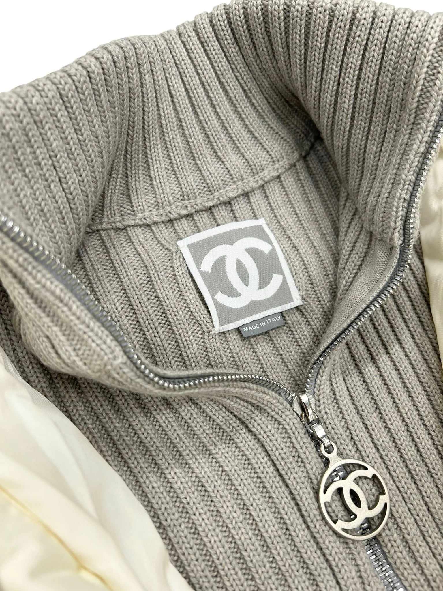 Chanel White Quilted Puffer Jacket - Image 3