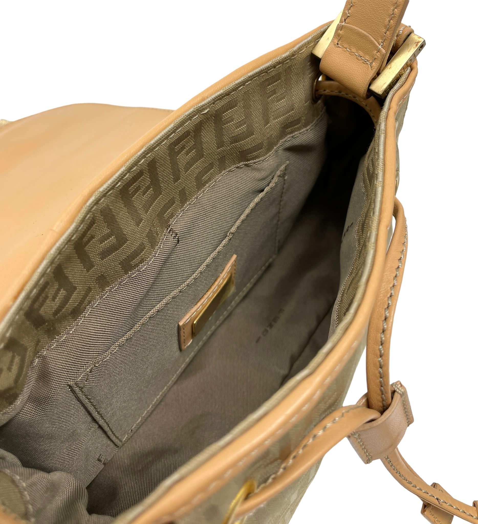 Fendi Tan Logo Shoulder Bag - Image 3