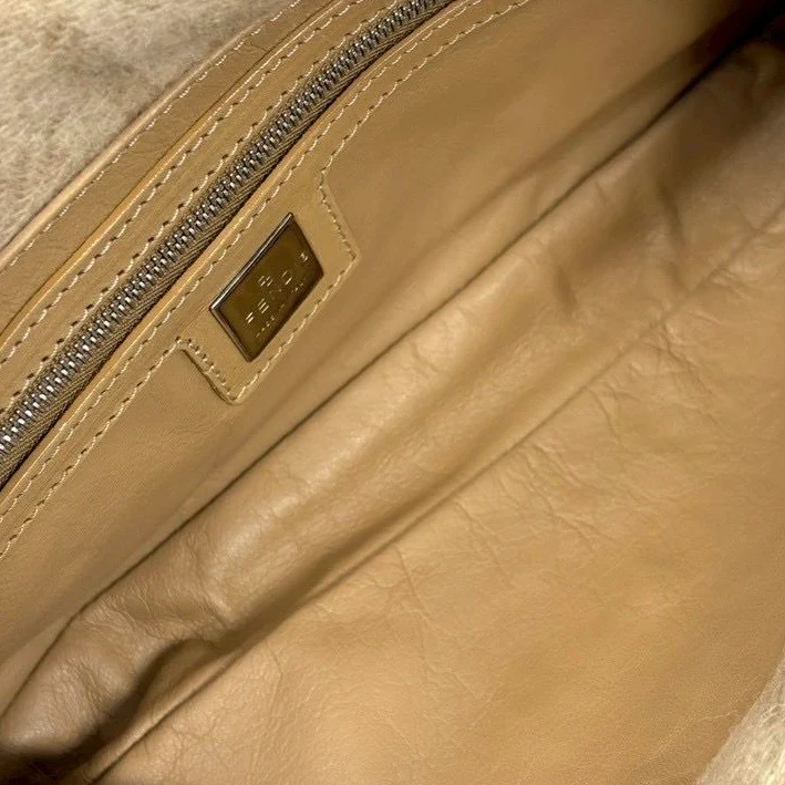 Fendi Tan Wool Logo Baguette Bag - Image 3