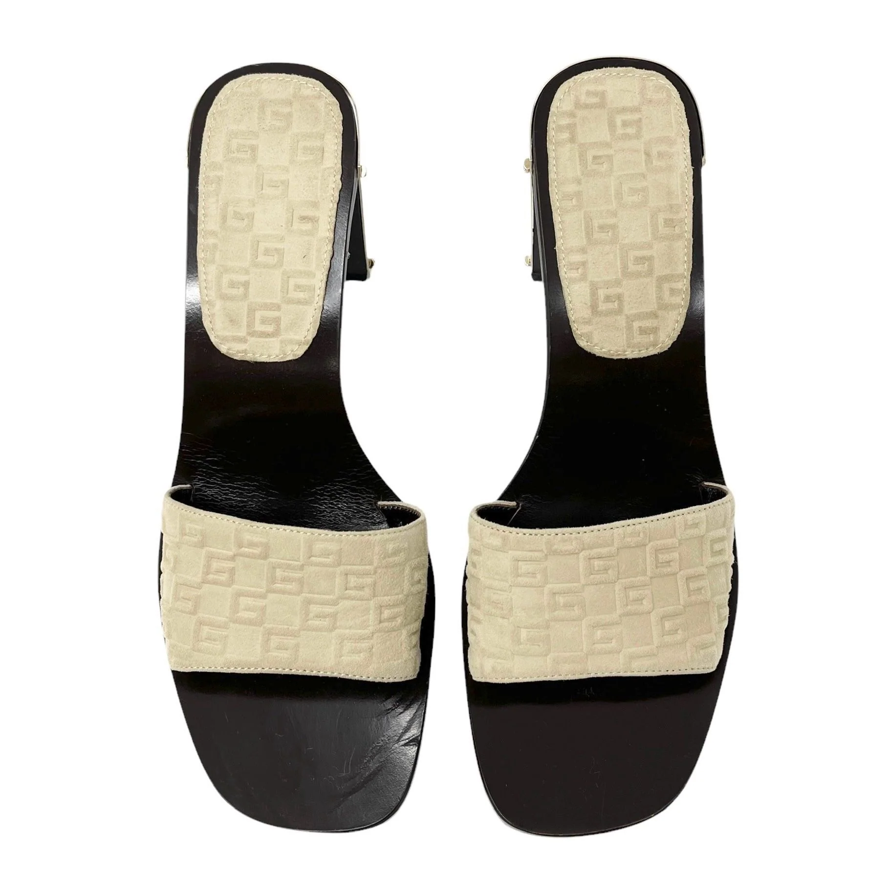 Gucci Beige Logo Leather Heels - Image 2