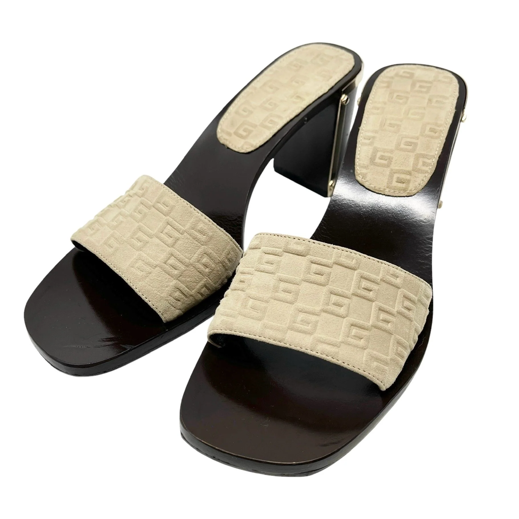 Gucci Beige Logo Leather Heels - Image 3